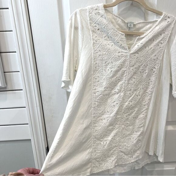 Sundance v-neck flutter sleeve white t shirt w eyelet - Picture 6 of 9